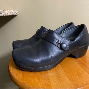 Dansko Solstice Button Leather Clogs Black 41